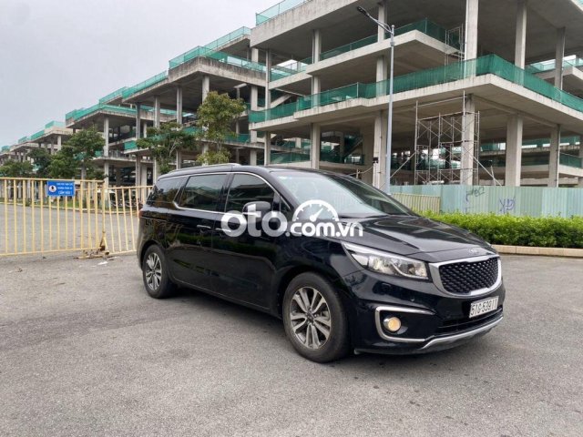 Cần bán gấp Kia Sedona năm sản xuất 2017 còn mới giá cạnh tranh0