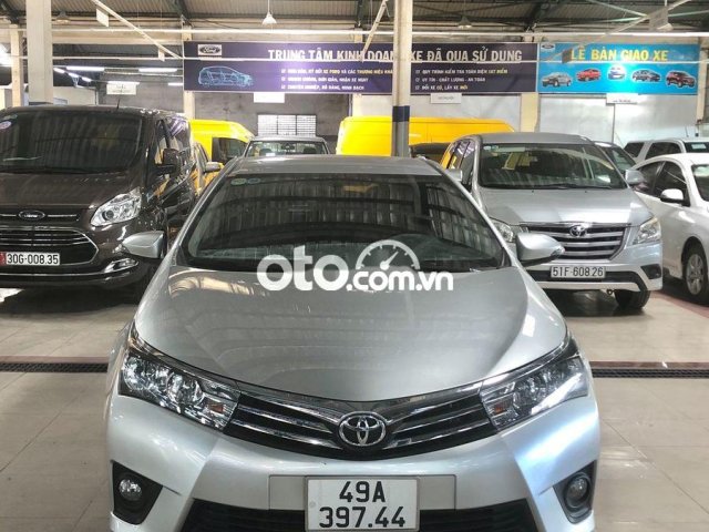 Cần bán lại xe Toyota Corolla Altis 1.8G năm sản xuất 2016, màu bạc0