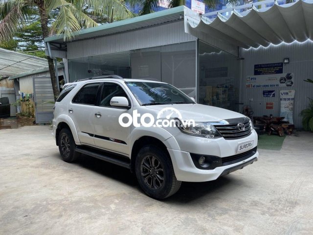 Bán Toyota Fortuner đời 2014, màu trắng còn mới0