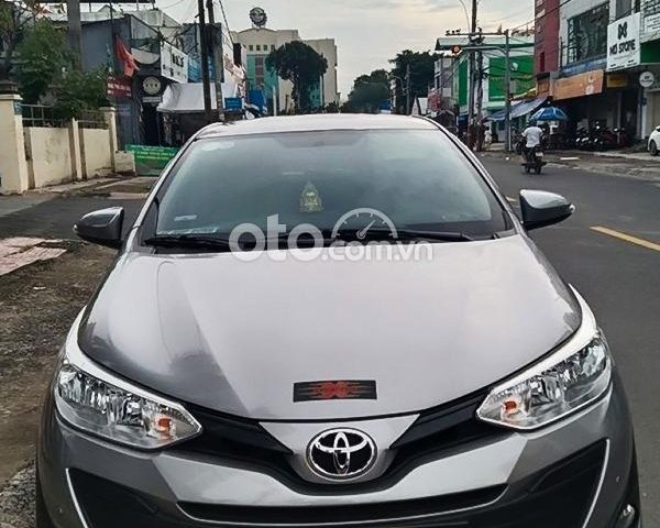 Bán Toyota Vios 2020, màu bạc xe gia đình, giá tốt