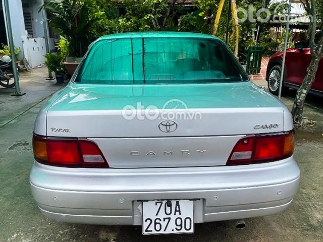 Xe Toyota Camry sản xuất năm 1994, màu bạc, nhập khẩu