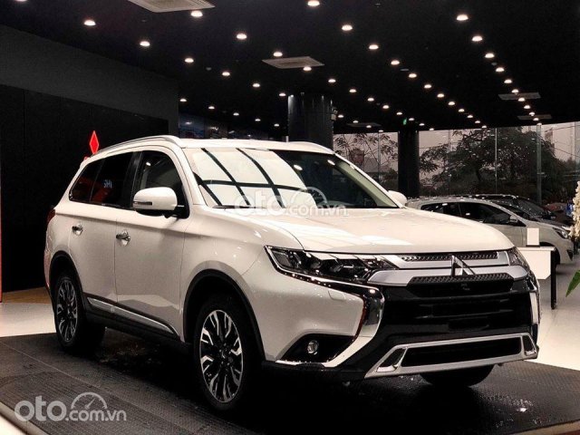 Bán xe Outlander 2021 mới, hỗ trợ thuế trước bạ kèm gói phụ kiện giá trị0