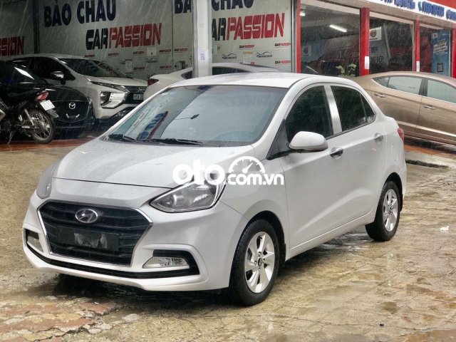 Cần bán gấp Hyundai Grand i10 2020, màu bạc0