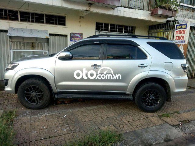 Cần bán xe Toyota Fortuner sản xuất năm 2016, màu bạc  