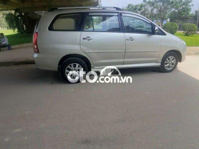 Cần bán Toyota Innova 2006, màu bạc chính chủ, giá tốt0