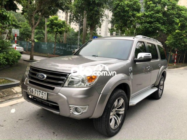 Cần bán lại xe Ford Everest đời 2013, màu bạc còn mới0