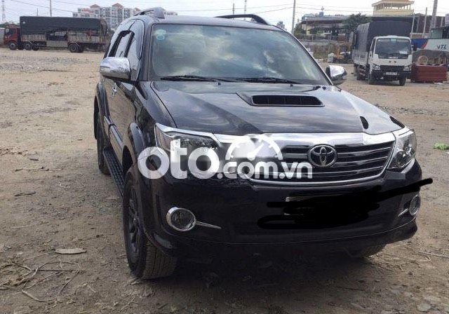 Cần bán lại xe Toyota Fortuner đời 2015, màu đen xe gia đình, 650tr0