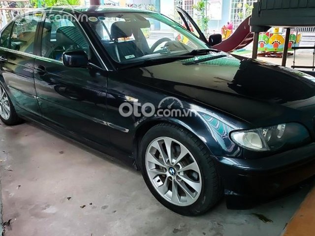 Cần bán lại xe BMW 325i đời 2004, màu đen xe gia đình, giá tốt