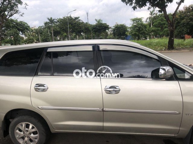 Bán xe Toyota Innova sản xuất 2006 giá cạnh tranh0