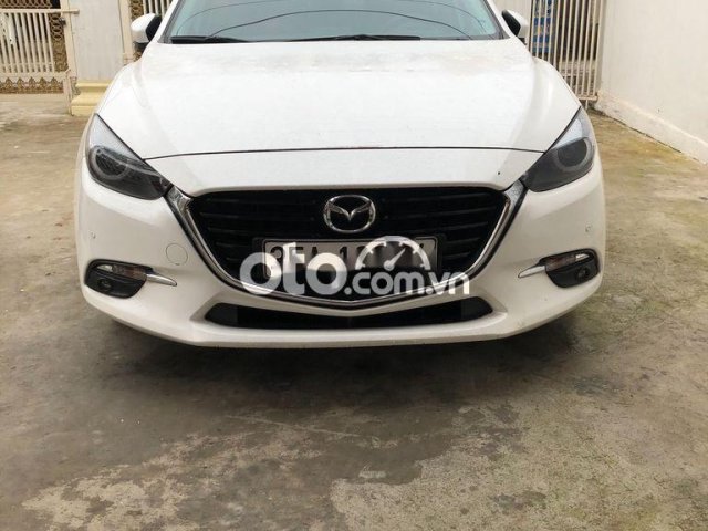 Bán Mazda 3 sản xuất năm 2017, màu trắng, giá chỉ 580 triệu