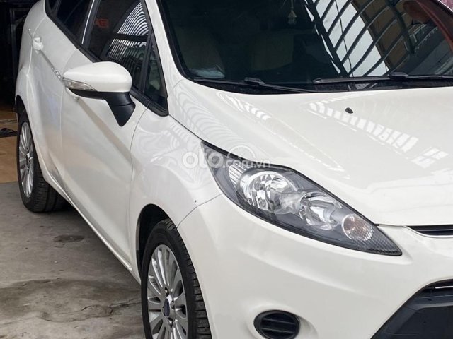 Cần bán gấp Ford Fiesta đăng ký 2011 xe gia đình giá tốt 280tr0