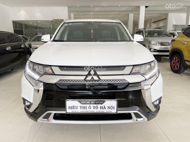 Bán xe Mitsubishi Outlander năm sản xuất 2020, có trả góp, odo mới 5.000km, mới như hãng0