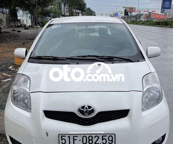 Cần bán Toyota Yaris sản xuất năm 2009, màu trắng, nhập khẩu giá cạnh tranh0