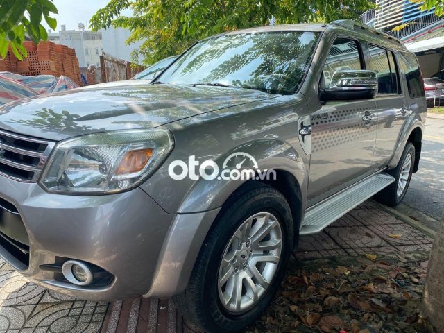 Cần bán lại xe Ford Everest sản xuất năm 2013, màu bạc0