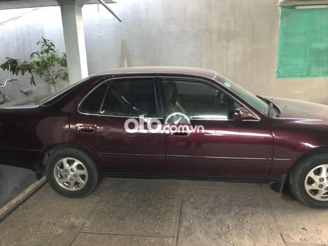 Cần bán Toyota Camry 1993, màu đỏ0