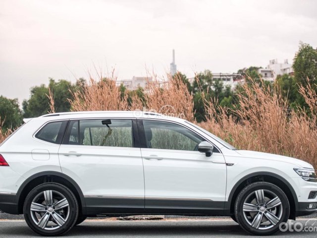 Khai trương showroom Phú Mỹ Volkswagwen, giảm giá Tiguan 100 triệu tiền mặt và nhiều phụ kiện hấp dẫn