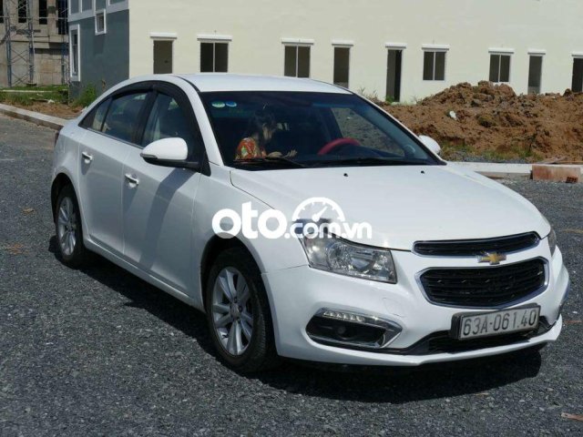 Cần bán Chevrolet Cruze năm sản xuất 2019, màu trắng  