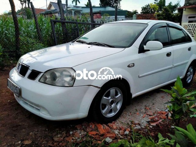 Cần bán Daewoo Lacetti năm 2005, màu trắng, nhập khẩu còn mới0