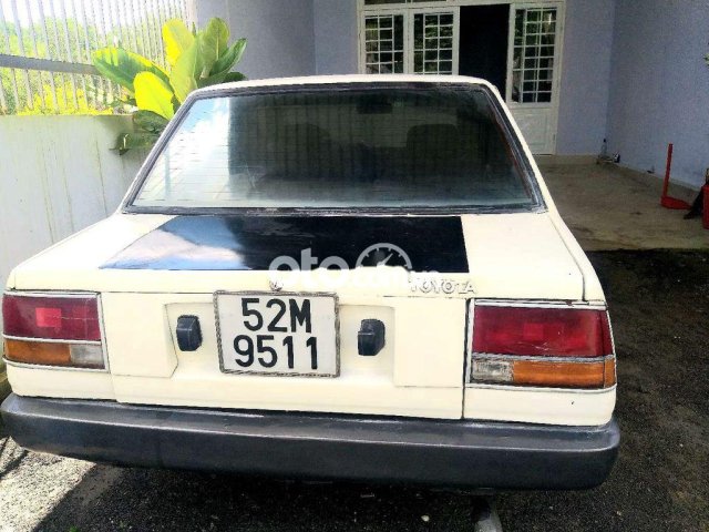 Cần bán Toyota Corolla năm 1985, màu trắng, giá 20tr