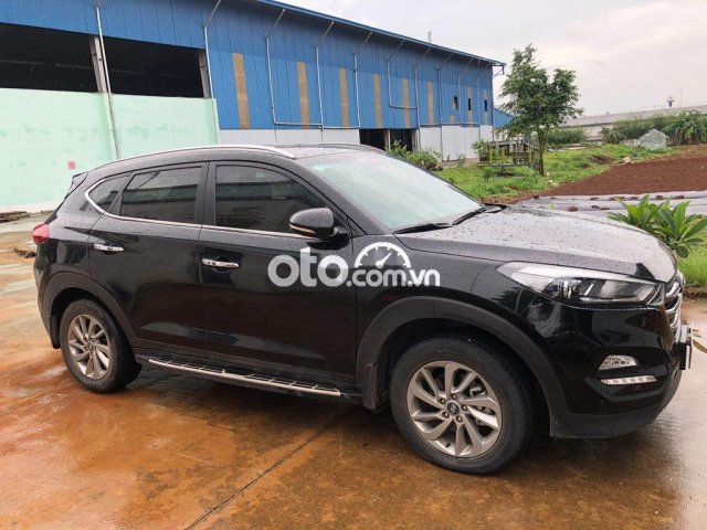 Cần bán xe Hyundai Tucson sản xuất năm 2019, màu đen