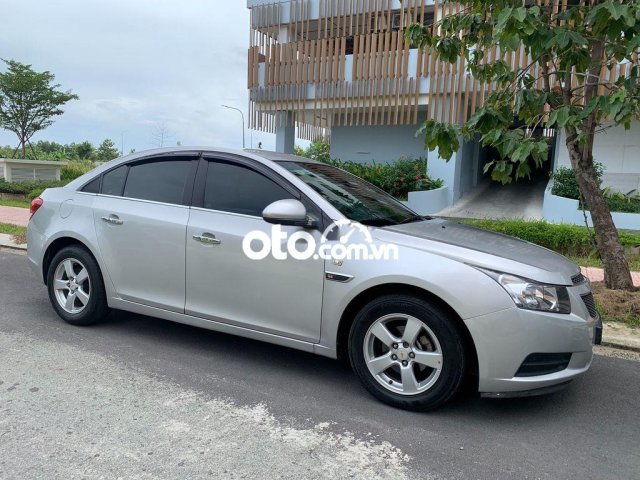 Xe Chevrolet Cruze LS năm sản xuất 2011, màu bạc