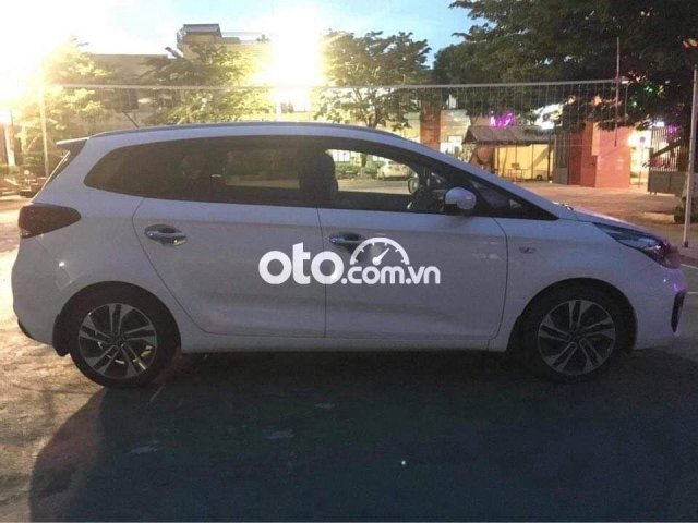 Cần bán gấp Kia Rondo sản xuất năm 2020, màu trắng, xe nhập còn mới0