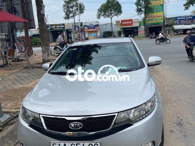 Cần bán Kia Forte đời 2013, màu bạc còn mới, giá chỉ 290 triệu