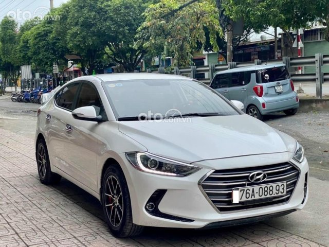 Bán Hyundai Elantra MT năm sản xuất 2019, màu trắng0