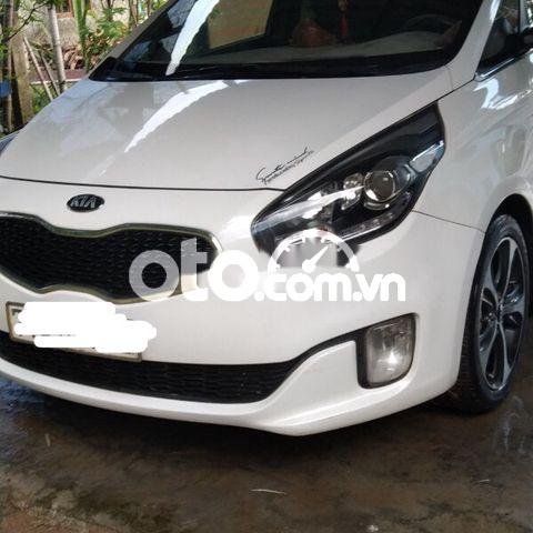 Cần bán gấp Kia Rondo đời 2016, màu trắng còn mới0