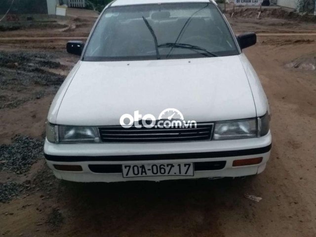 Cần bán xe Toyota Corona đời 1990, màu trắng, nhập khẩu giá cạnh tranh0