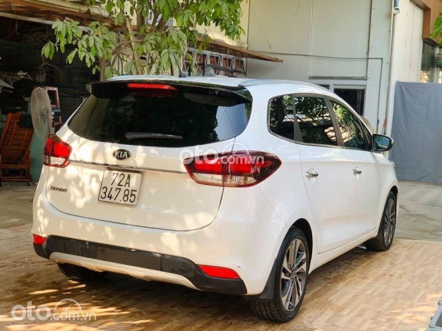 Cần bán xe Kia Rondo AT sản xuất năm 2019, màu trắng giá cạnh tranh0