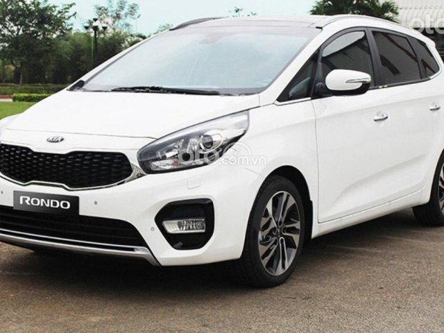 Xe Kia Rondo năm 2018, màu trắng còn mới, giá chỉ 480 triệu0