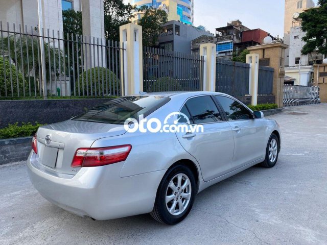 Bán Toyota Camry LE 2.4 sản xuất năm 2007, màu bạc, nhập khẩu nguyên chiếc, 439tr0