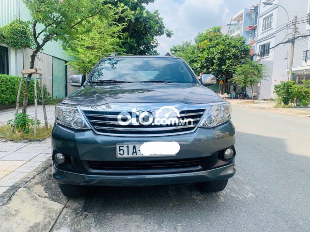 Bán ô tô Toyota Fortuner năm 2012, màu xám 0