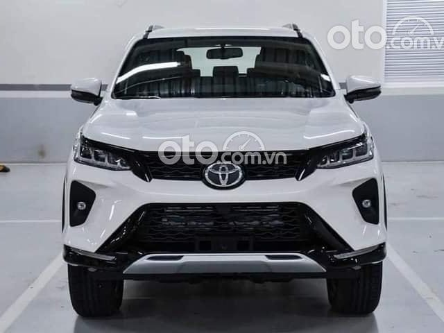 Toyota Fortuner Legender 2.4 AT 4X2 ưu đãi tại Tiền Giang