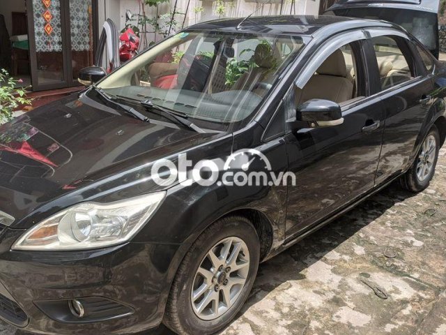 Cần bán xe Ford Focus 2009, màu đen xe gia đình, 205tr