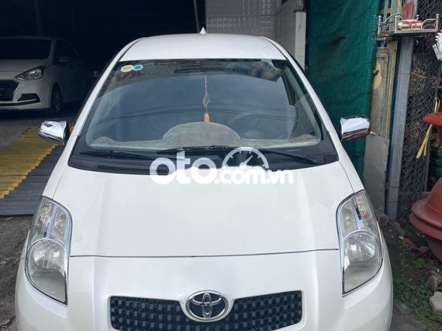 Cần bán xe Toyota Yaris năm sản xuất 2007, màu trắng, nhập khẩu giá cạnh tranh0