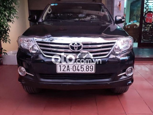 Bán Toyota Fortuner năm 2015, màu đen xe gia đình, 550 triệu