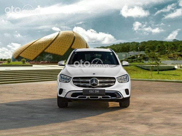 Mercedes-Benz GLC 200 ưu đãi tốt, xe có sẵn, đủ màu, giao tận nơi0