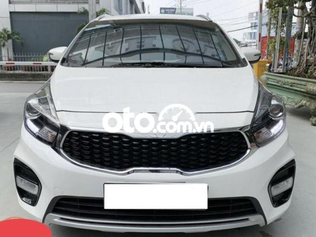 Cần bán Kia Rondo đời 2017, màu trắng0