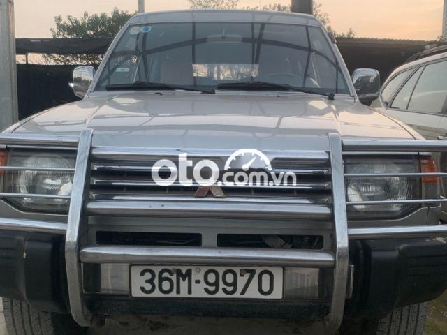 Cần bán Mitsubishi Pajero 1993, màu bạc, nhập khẩu số sàn