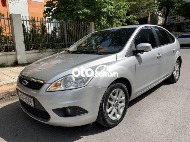 Bán xe Ford Focus 1.8AT sản xuất 2009, màu bạc xe gia đình, 290 triệu