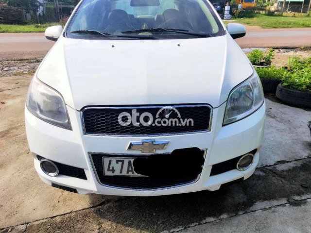 Cần bán gấp Chevrolet Aveo năm sản xuất 2015, màu trắng, nhập khẩu như mới0