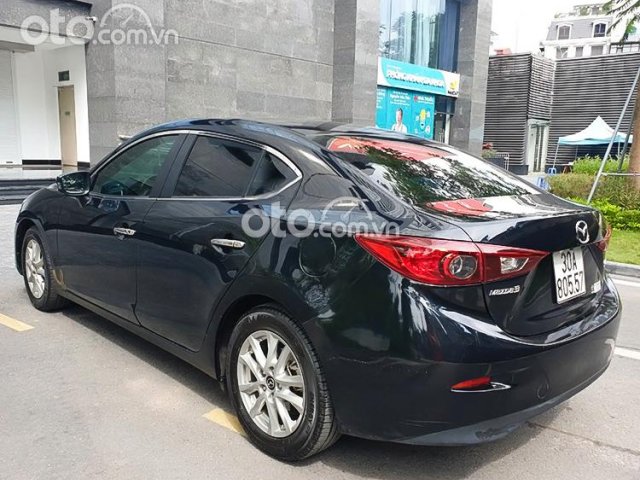 Bán Mazda 3 sản xuất năm 2015, màu đen còn mới0