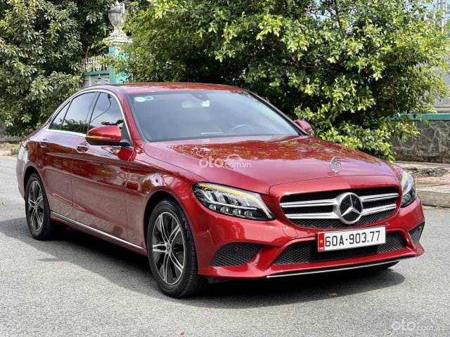 Xe Mercedes C180 đời 2020, màu đỏ0