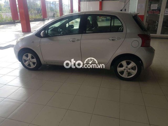 Cần bán gấp Toyota Yaris năm sản xuất 2007, nhập khẩu0