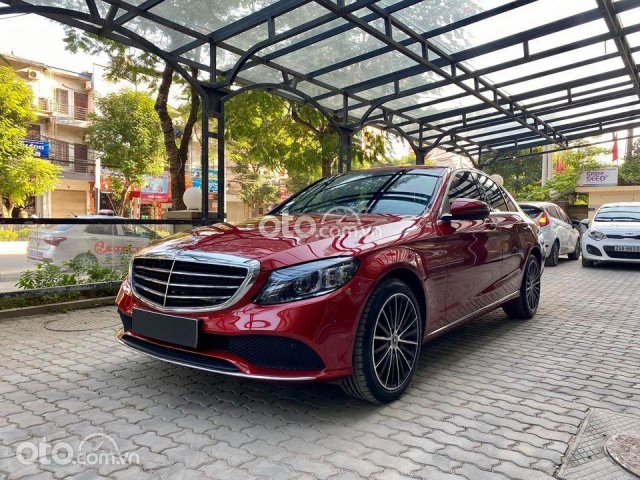 Cần bán Mercedes 2021, màu đỏ, còn rất mới