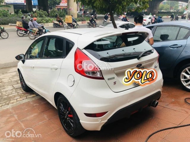 Bán Ford Fiesta 2014, màu trắng, giá 345tr