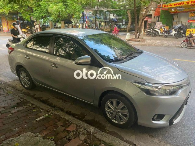 Cần bán gấp Toyota Vios E 2017, màu bạc số sàn0