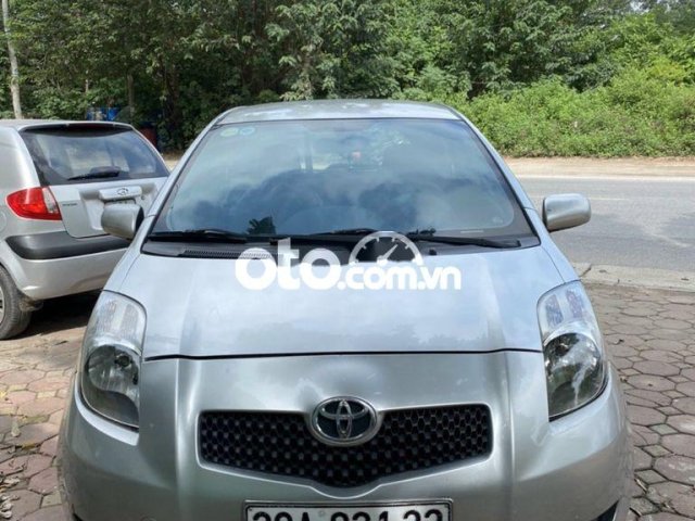 Cần bán gấp Toyota Yaris AT đời 2007, màu bạc, xe nhập còn mới0